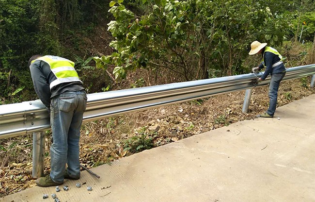 莱芜高速公路护栏的定期维护与保养