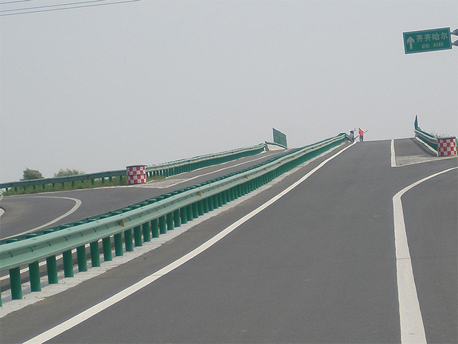 莱芜高速公路护栏的材质与规格