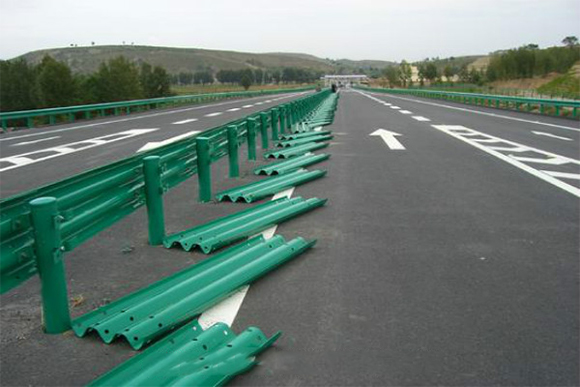 莱芜波形护栏的维护与管理确保道路安全的关键步骤