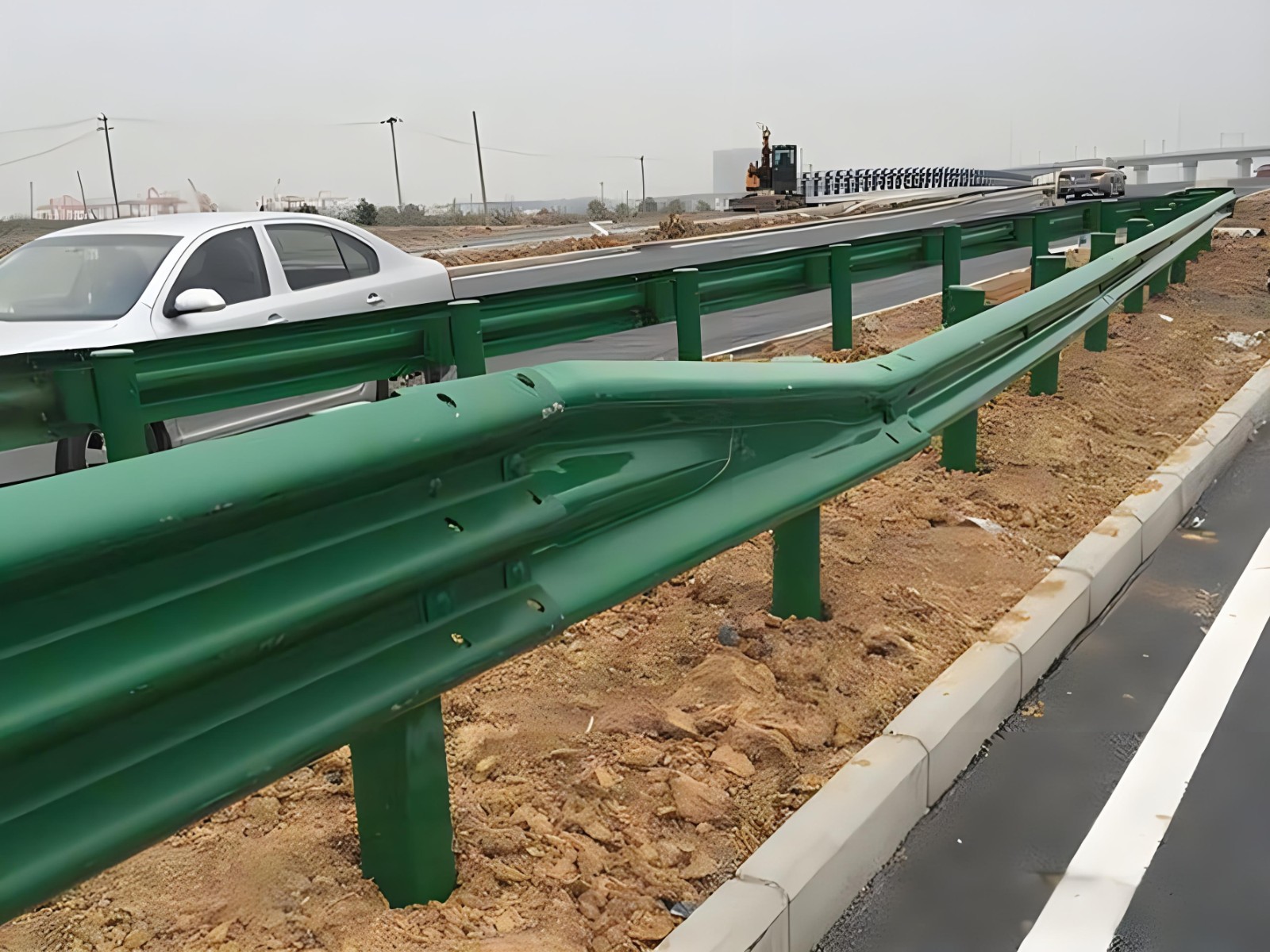 莱芜高速波形护栏板日常维护方案确保道路安全新举措